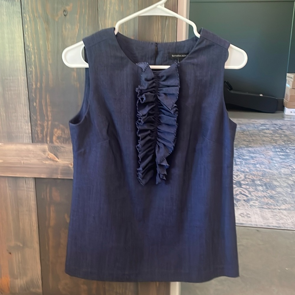 Women’s (size 2) Banana Republic Sleeveless Ruffle Blouse